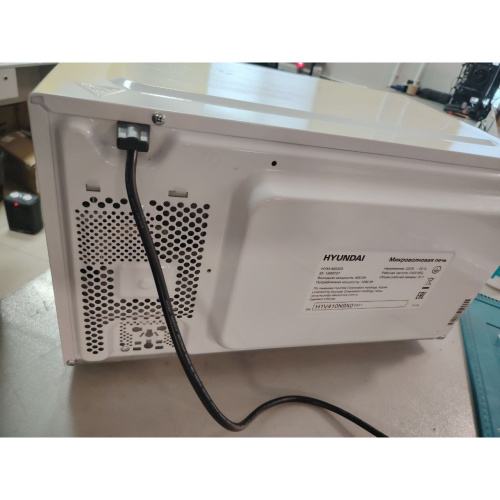 УЦ Микроволновая печь Hyundai HYM-M2023 белый/хром (плохая упаковка,б/у,переустановка несущей планки концевых выкл, замена предохранителей)